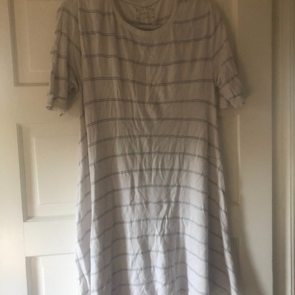 Casual T-shirt dress - Picture 1 of 2